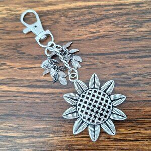 New Silver Tone Metal Sunflower Purse Bag Charm Clip On Handbag Accessory